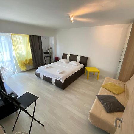 New Green Apartment Studio 1 Bukarest Exteriör bild